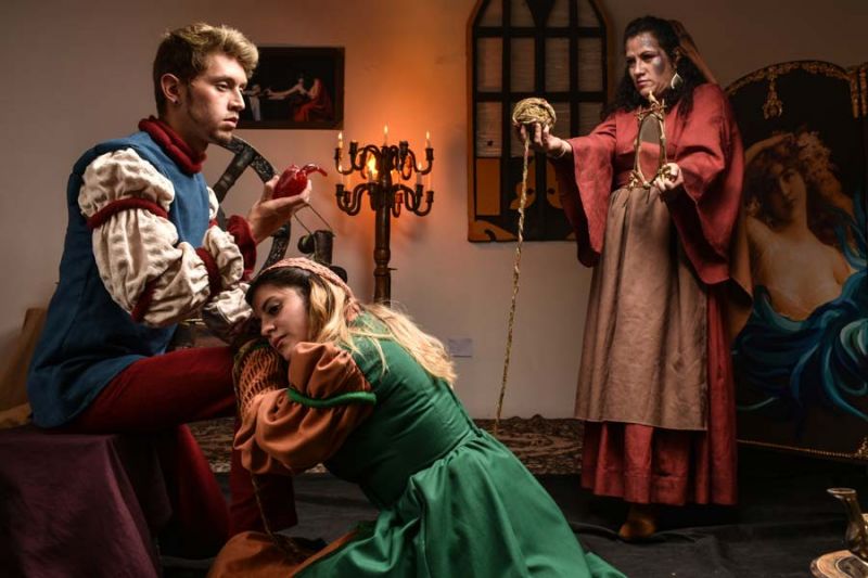 El Diálogo Teatral: Qué es, características y ejemplos cortos