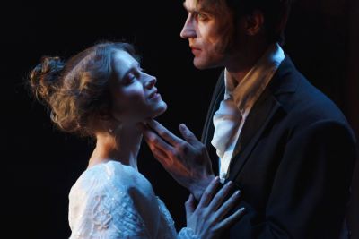 El Diálogo Teatral: Qué es, características y ejemplos cortos