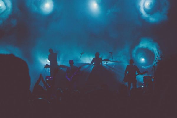 El Diálogo Teatral: Qué es, características y ejemplos cortos