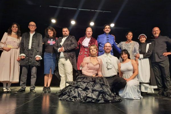 El Diálogo Teatral: Qué es, características y ejemplos cortos